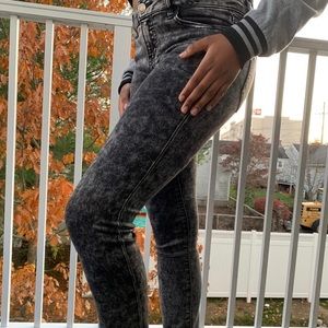 Celebrity Pink Girl Ombré gray jeans.